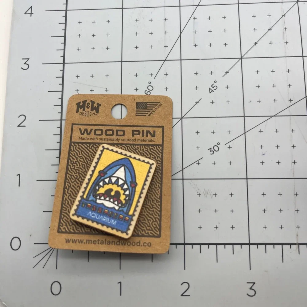 Metal and Wood Co Wood Pin Travel Tennessee Aquarium TN Shark